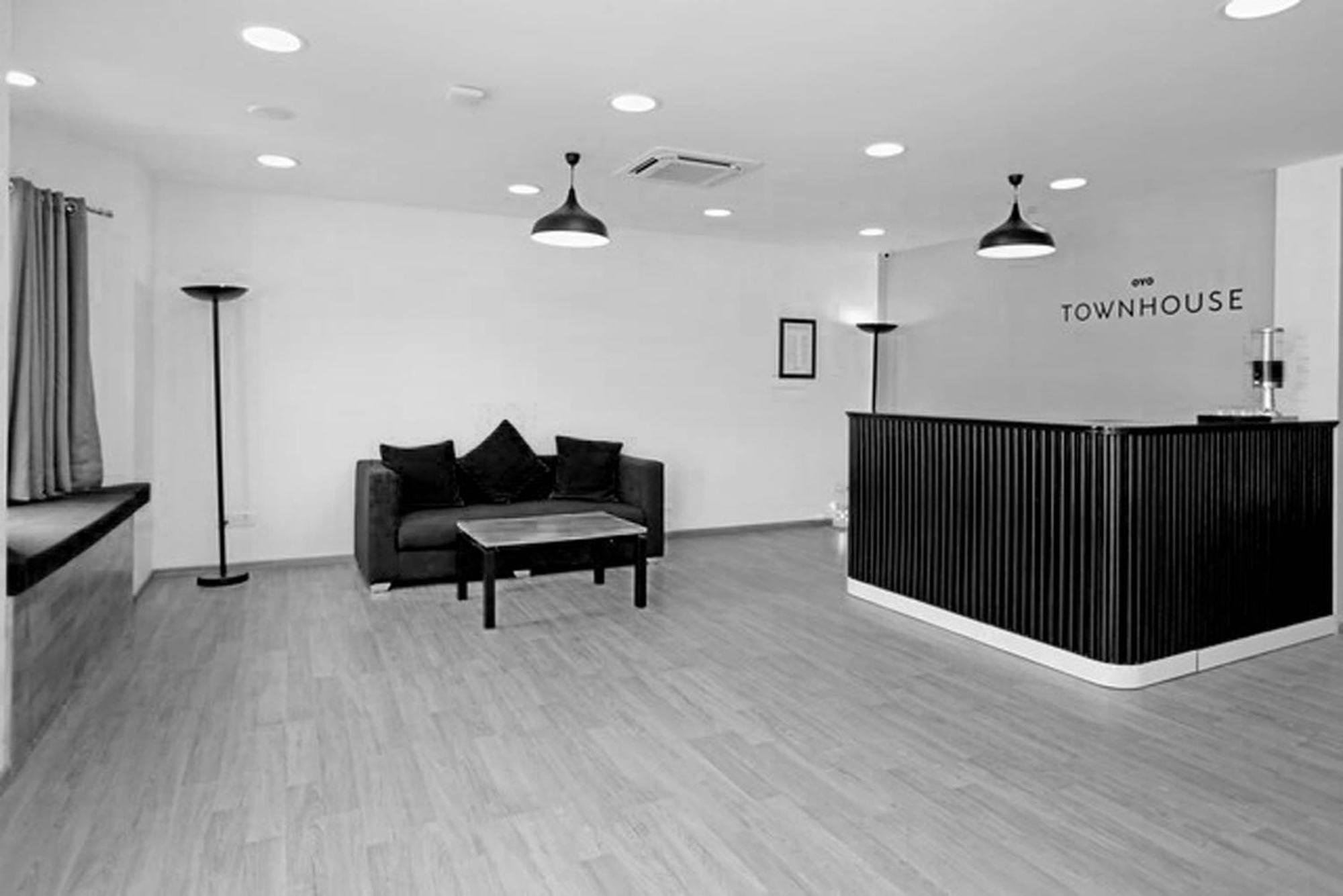 Oyo Townhouse 17 Huda City Center Near Leisure Valley Park Γκουργκάον Εξωτερικό φωτογραφία